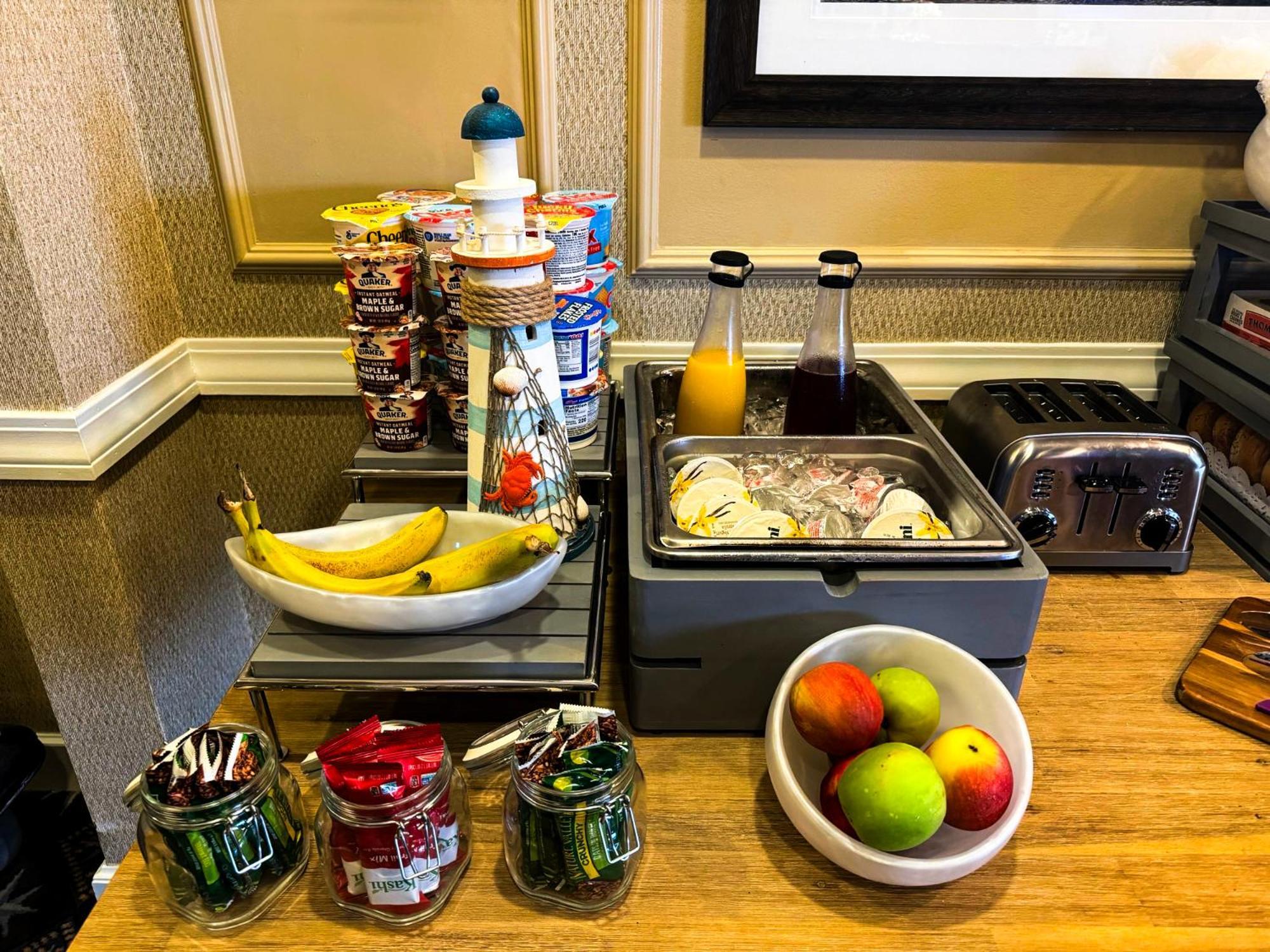 นิวพอร์ต บีช โฮเต็ล แอนด์ สวีท Hotel มิดเดิลทาวน์ ภายนอก รูปภาพ